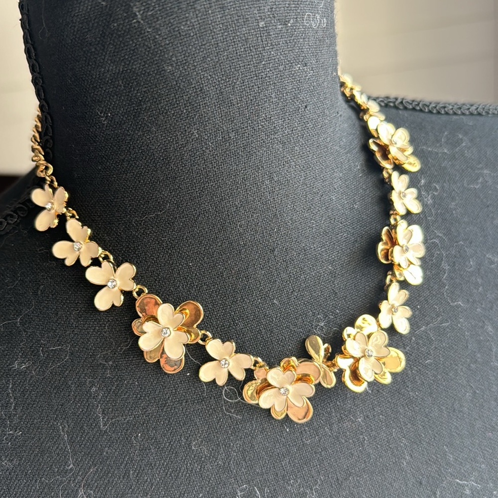 Kate Spade 3D flower necklace